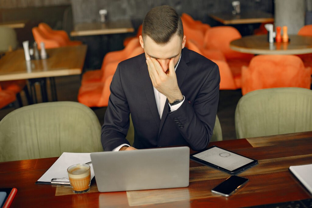 stylish businessman working in a cafe